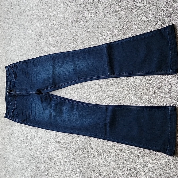 Paige High Rise Manhattan - Picture 3 of 6